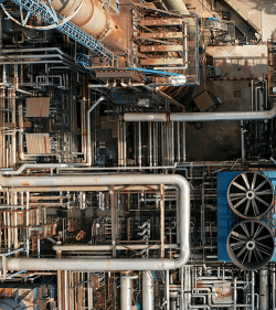 Anlagensicherheit (C) Shutterstock, aerophoto